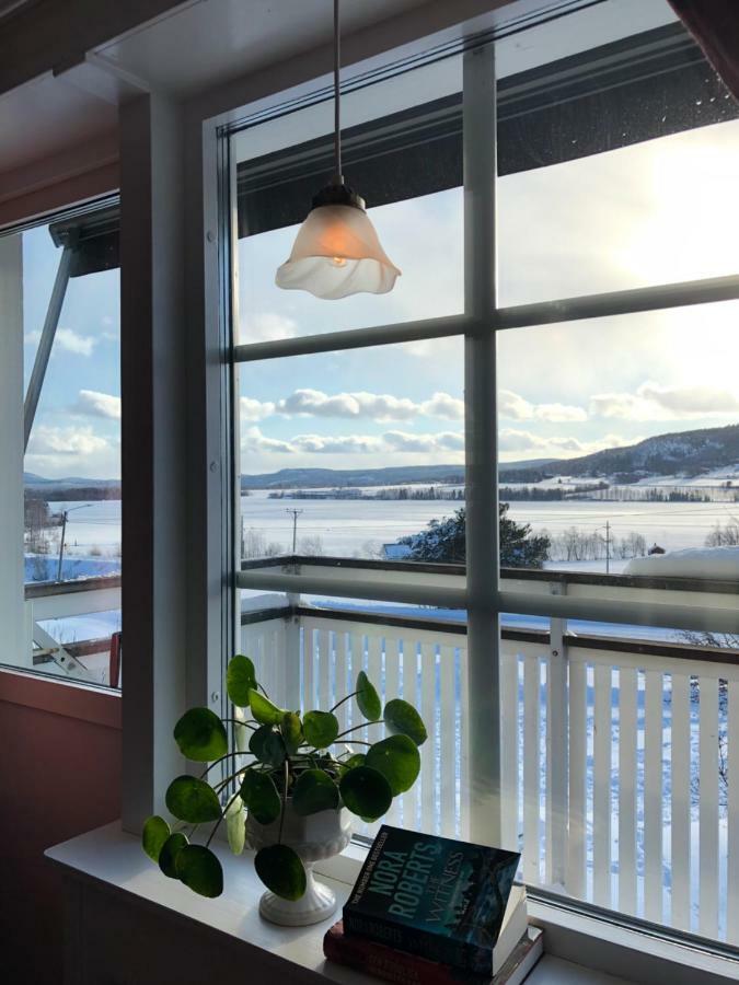 Utanfoer Oernskoeldsvik, Hoega Kusten *