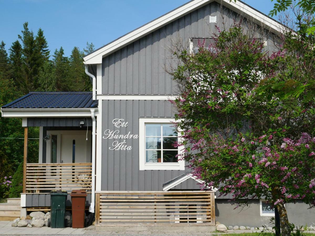 Utanfoer Oernskoeldsvik, Hoega Kusten Villa *